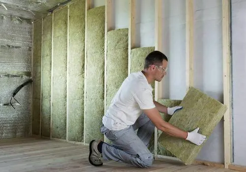 Isolation thermique par l’intérieur avec laine minérale sur ossature